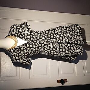 DIVIDCD Mini summer dress floral (daisy), Vneck, short sleeve Mid thigh sz:Xs